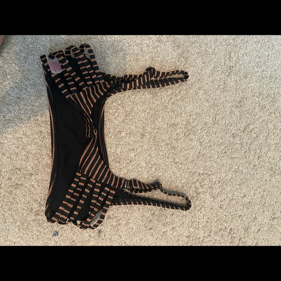 Size medium black with gold stripes bikini top - Picture 2 of 3